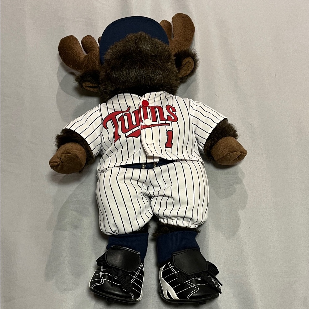 Build-A-Bear Brown Moose Plush Minnesota Twins MLB Baseball Uniform Jersey Cap